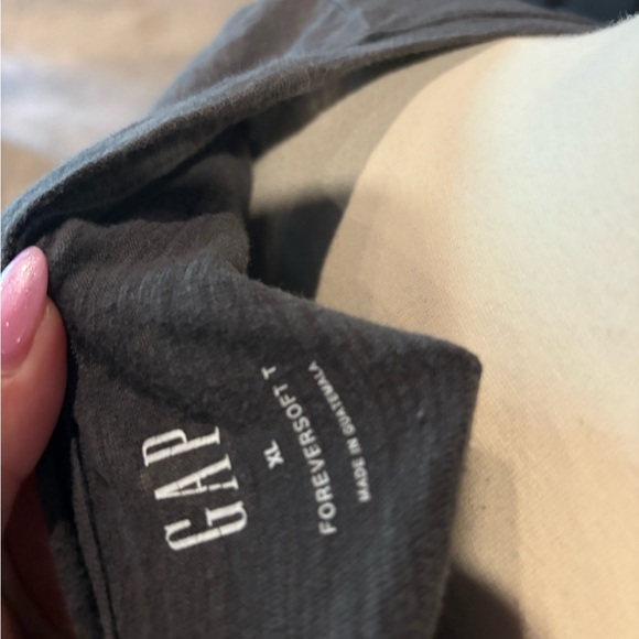 GAP Charcoal Gray T-Shirt - Picture 4 of 4